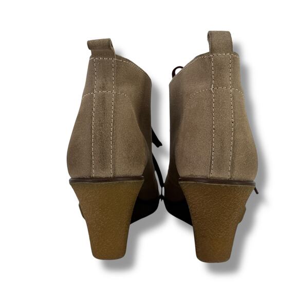 Boden Suede Wedge Ankle Boots Womens Size 38 7 7.5 Beige Lace Up Chukka - Picture 6 of 11
